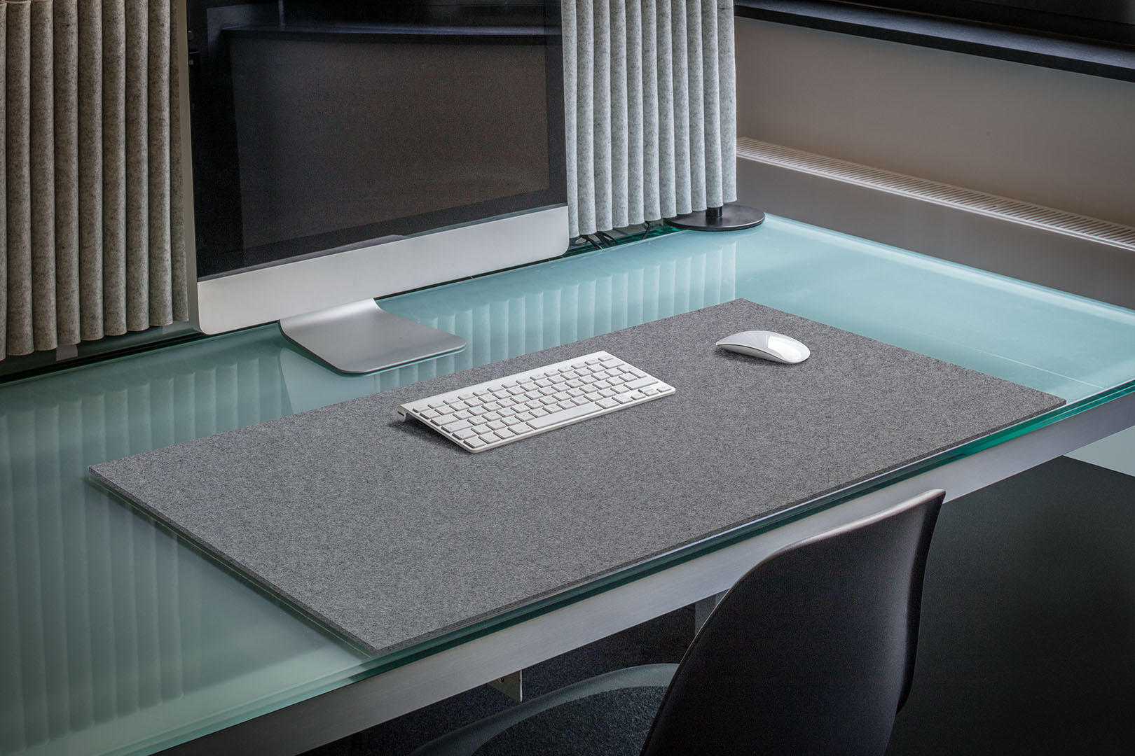 Desktop mat with anti-slip