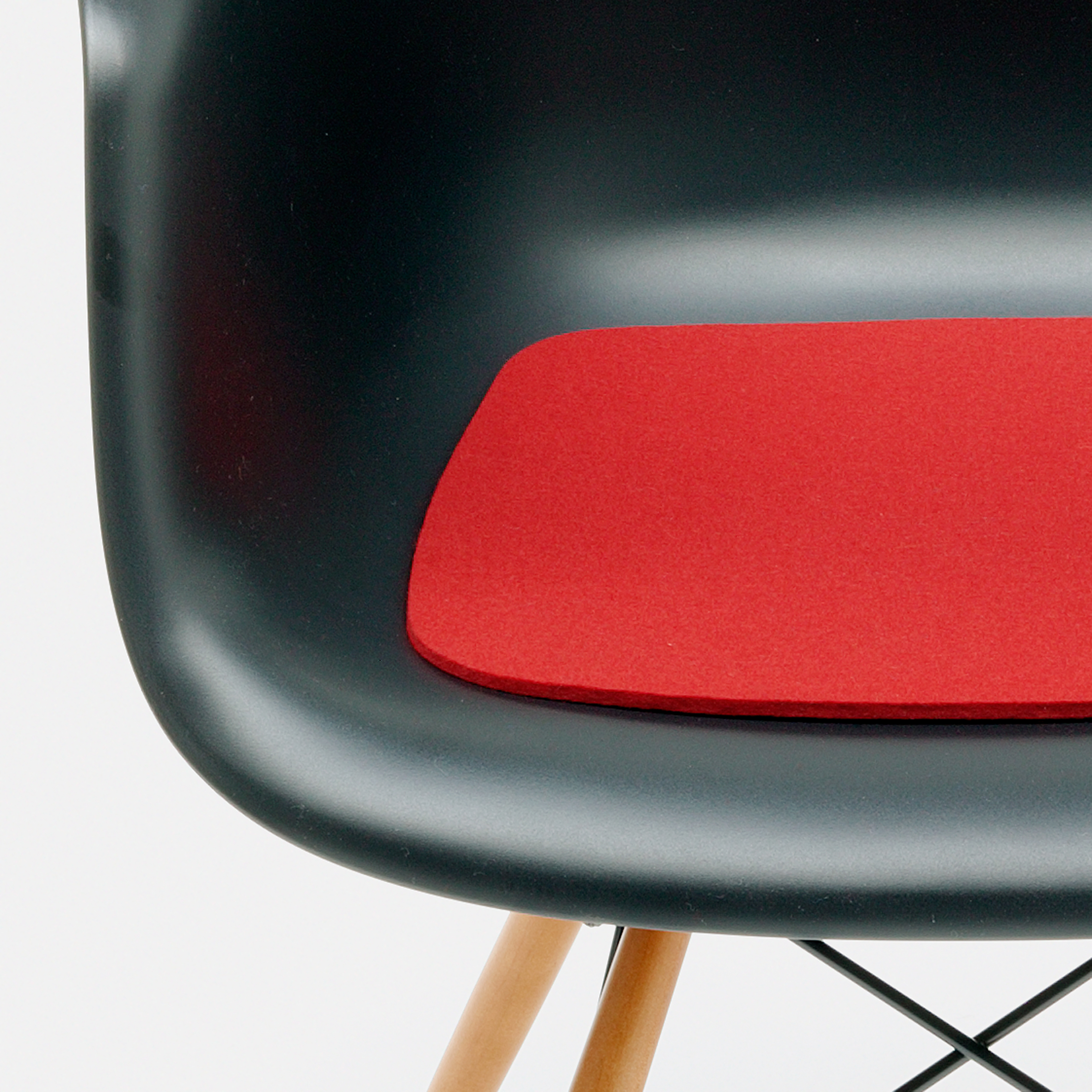 Sitzauflage Eames Plastic Armchair aus Filz von HEY-SIGN